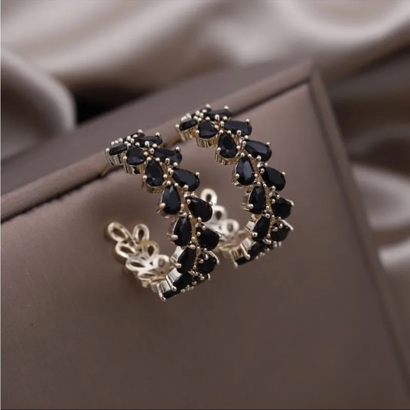 ⭐️ New Black CZ C Hoop Earrings - Picture 1 of 5